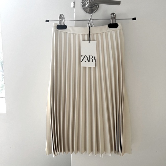 ZARA girls pleated skirt - Picture 2 of 4